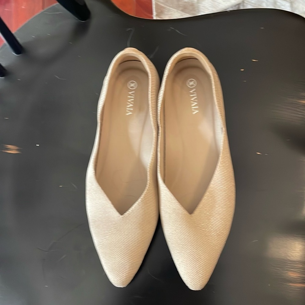 Vivaia size 40 flats